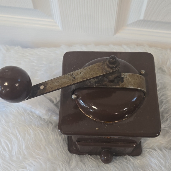 Vintage PB Manual Coffee‎ Grinder - Picture 3 of 8